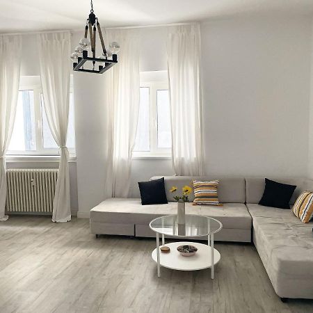 White Apartment Boekarest Buitenkant foto