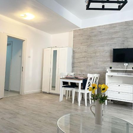 White Apartment Boekarest Buitenkant foto