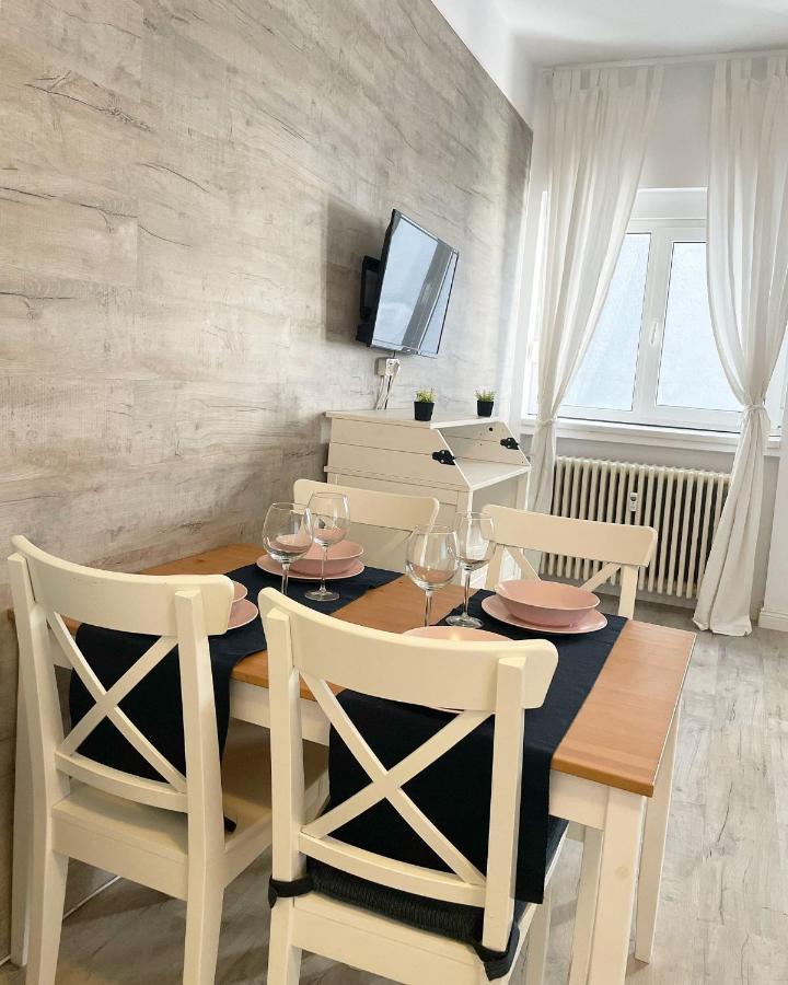 White Apartment Boekarest Buitenkant foto