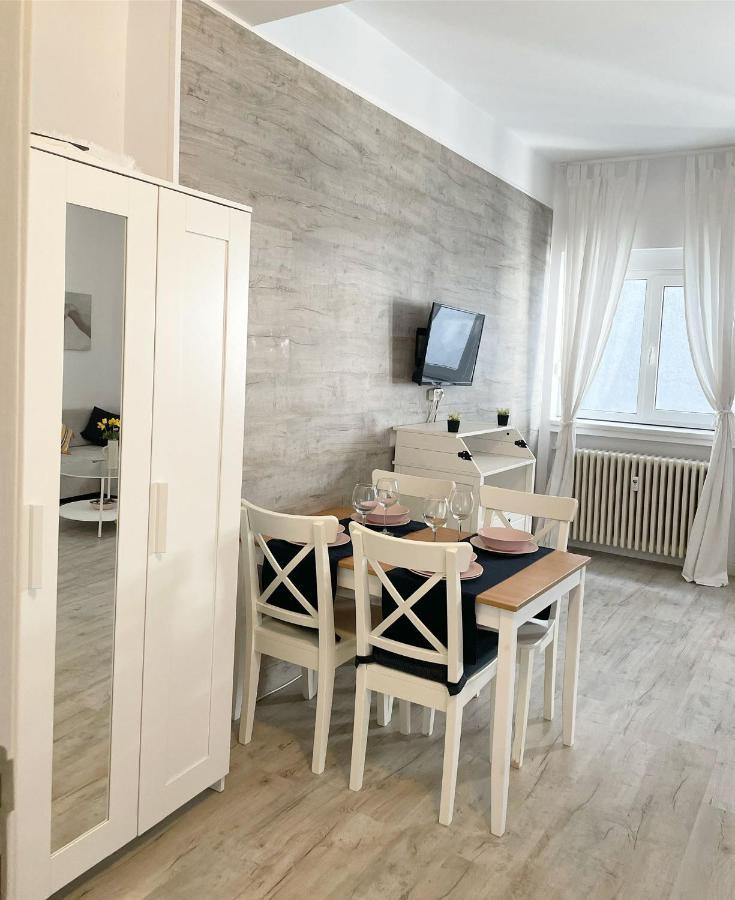 White Apartment Boekarest Buitenkant foto