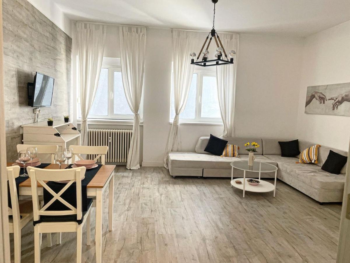 White Apartment Boekarest Buitenkant foto